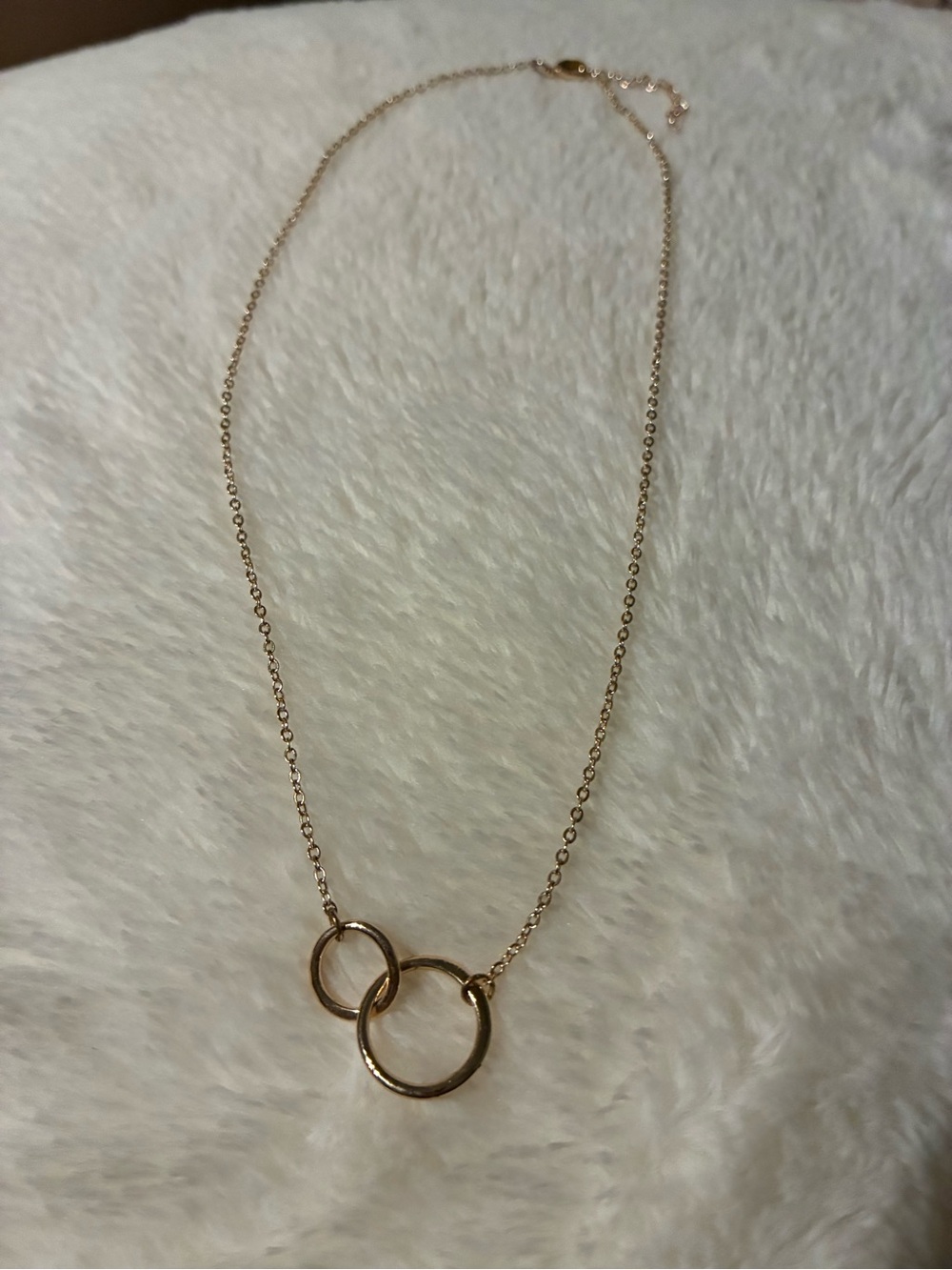 Gold Interlocking Circle Necklace